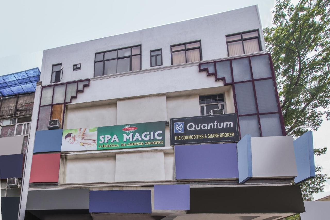 Oyo 15668 Heaven New Delhi