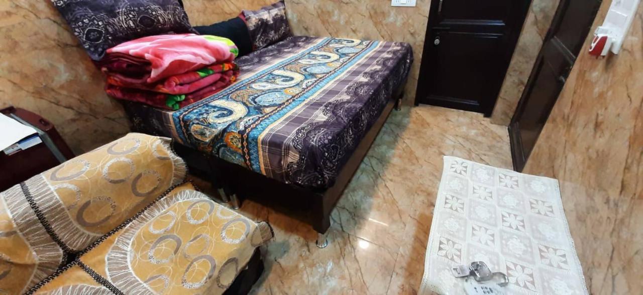 In Guest - Posh Foreigners Place,couples Allowed Lajpat Nagar Guest house New Delhi