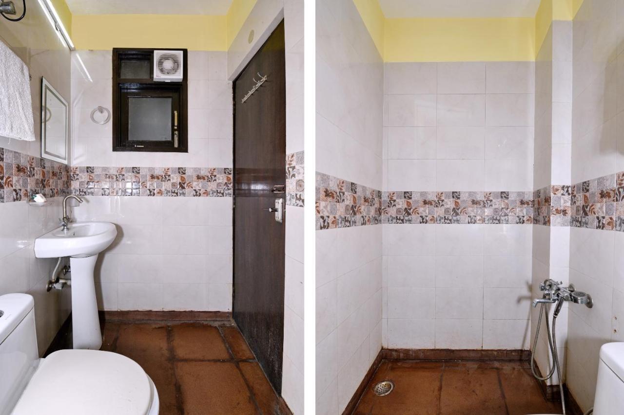 Oyo 4930 Em Residency New Delhi