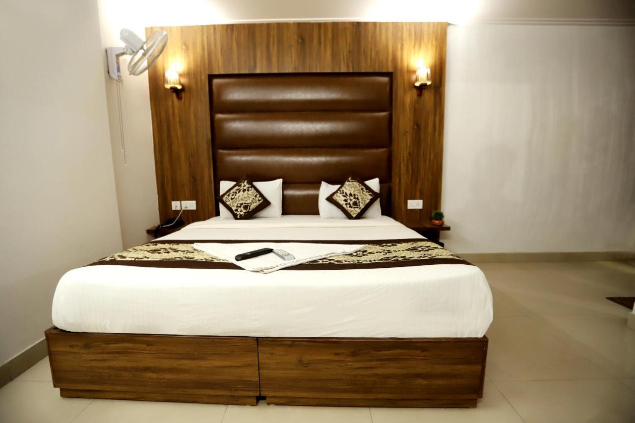 Airport Noratan Palace Hotel New Delhi
