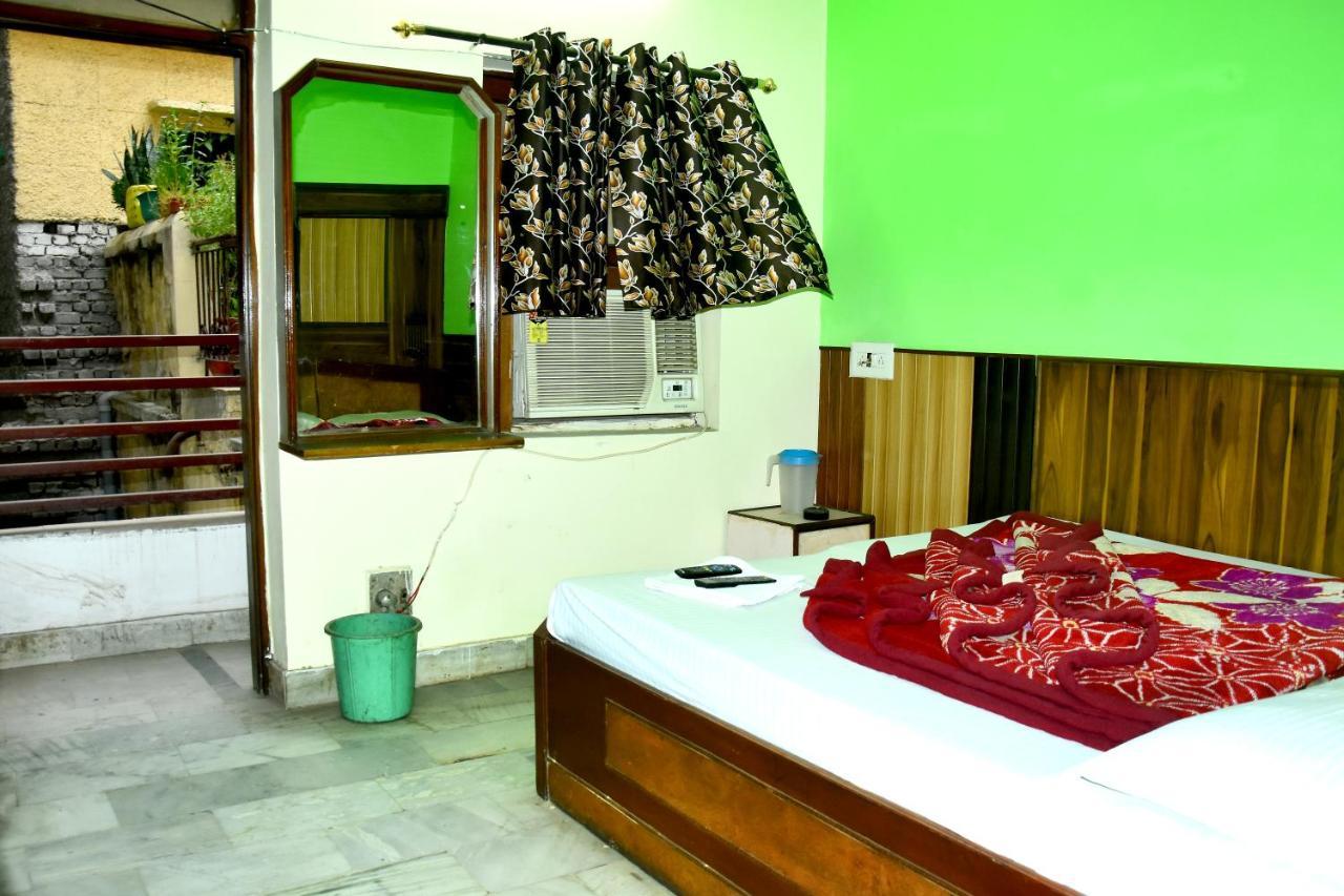 Guest house S R Palace New Delhi