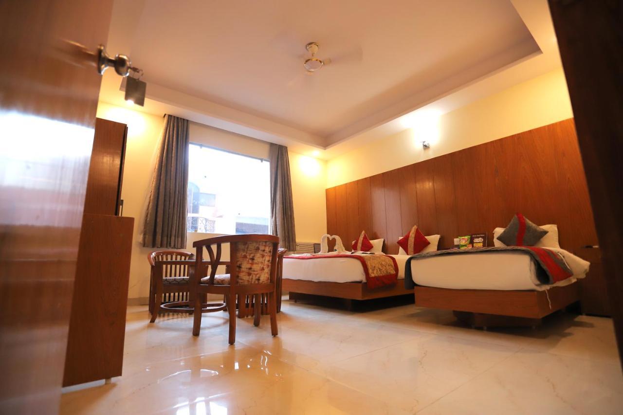 Hotel Aries New Delhi