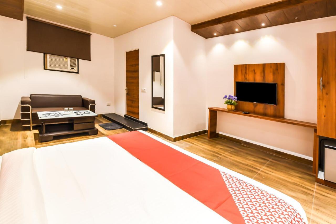 Capital O 19133 Oak Tree 3* New Delhi