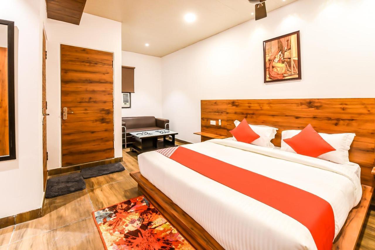 Capital O 19133 Oak Tree Hotel