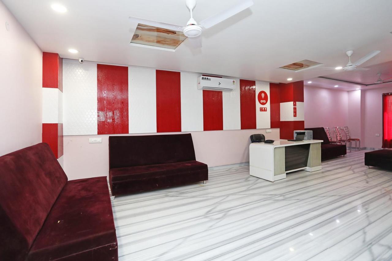 Oyo 10559 Pitampura Hotel