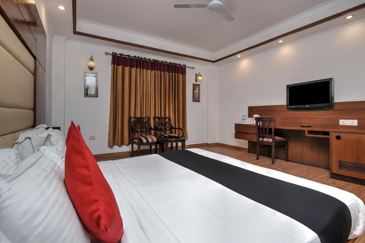 Capital O 16658 Anila Hotel 3*
