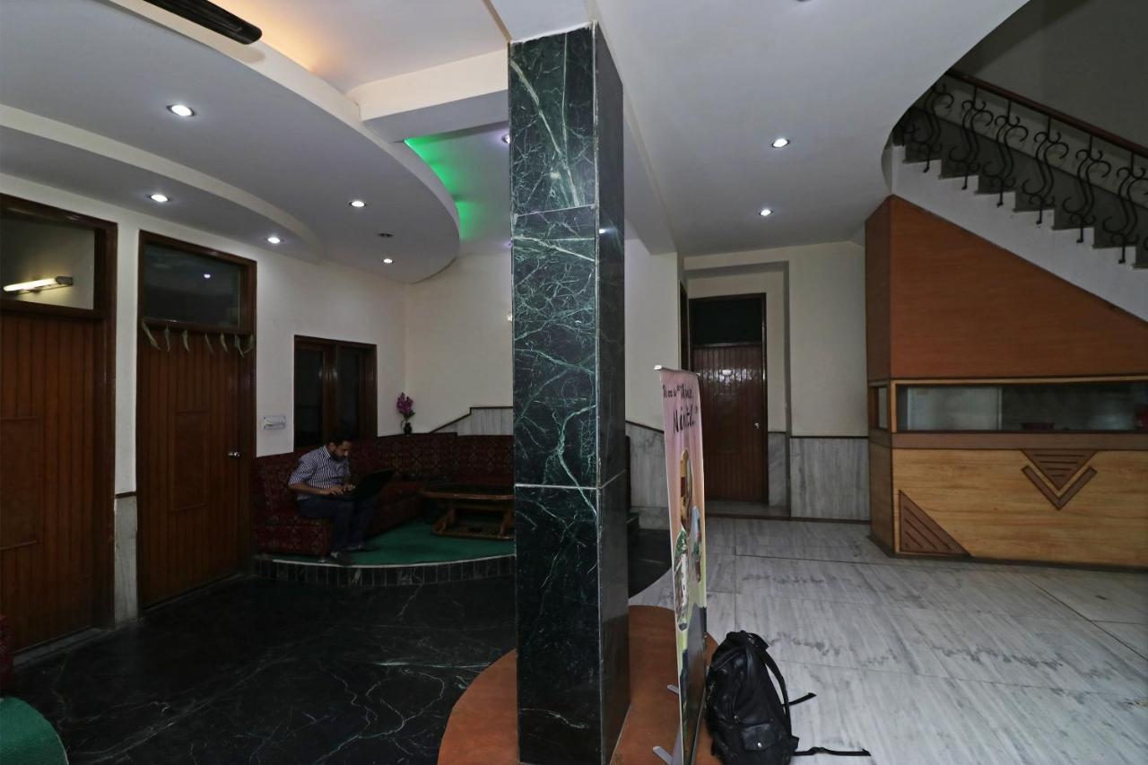 Oyo Silver Shine Near Gurudwara Shri Bangla Sahib Hotel