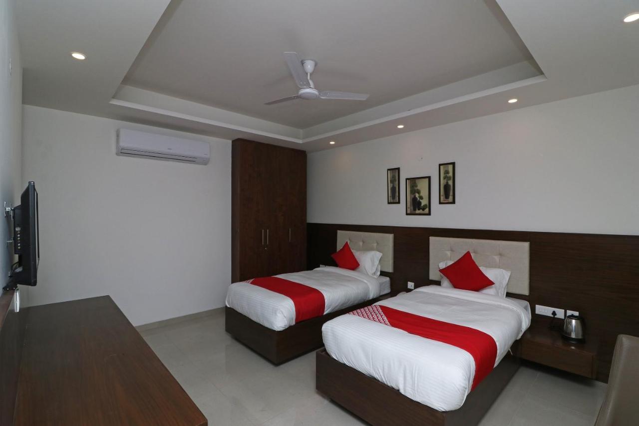 Oyo 37722 Silver Oak Luxury Comfort Hotel New Delhi