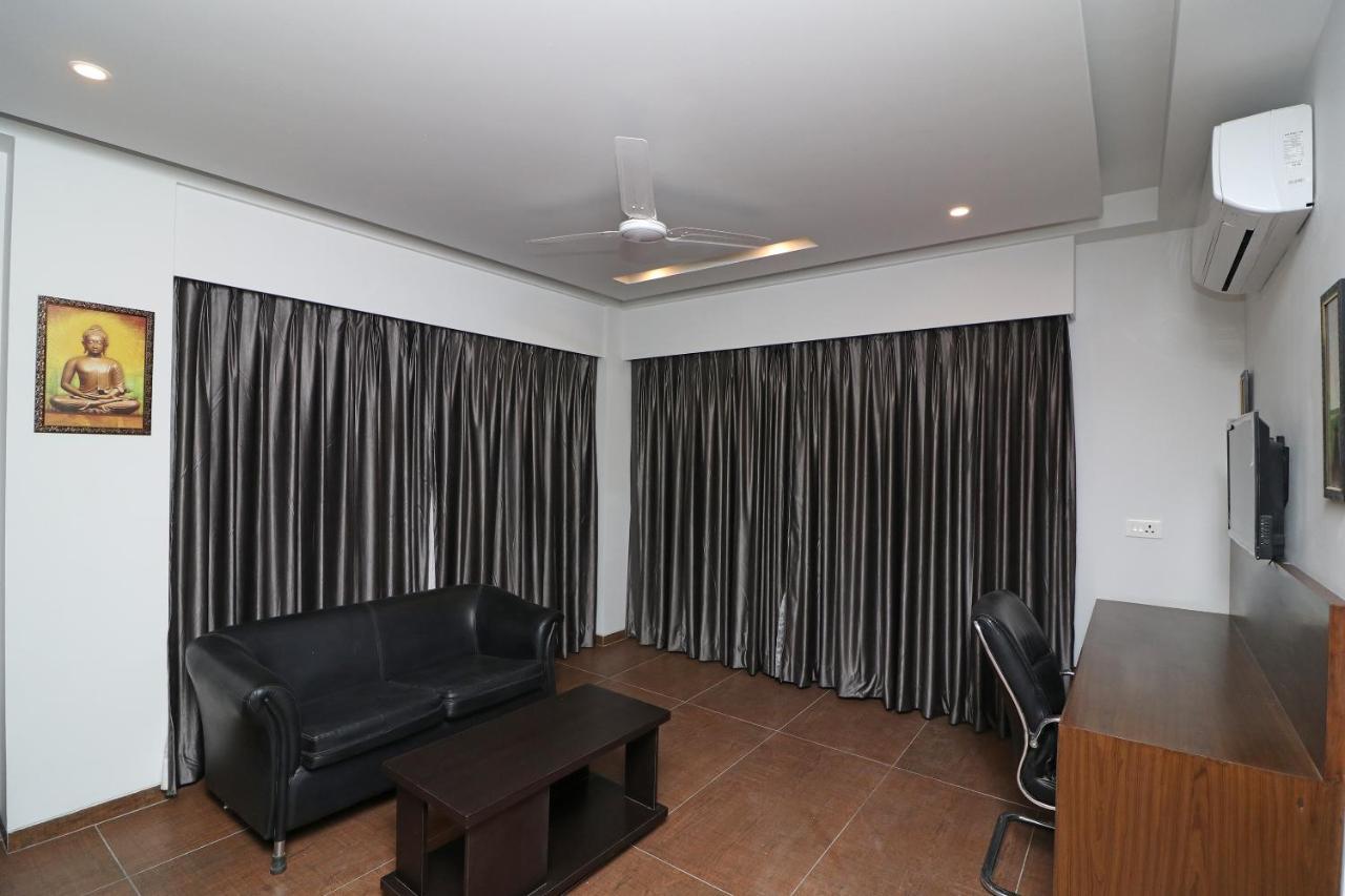 Oyo 37722 Silver Oak Luxury Comfort New Delhi