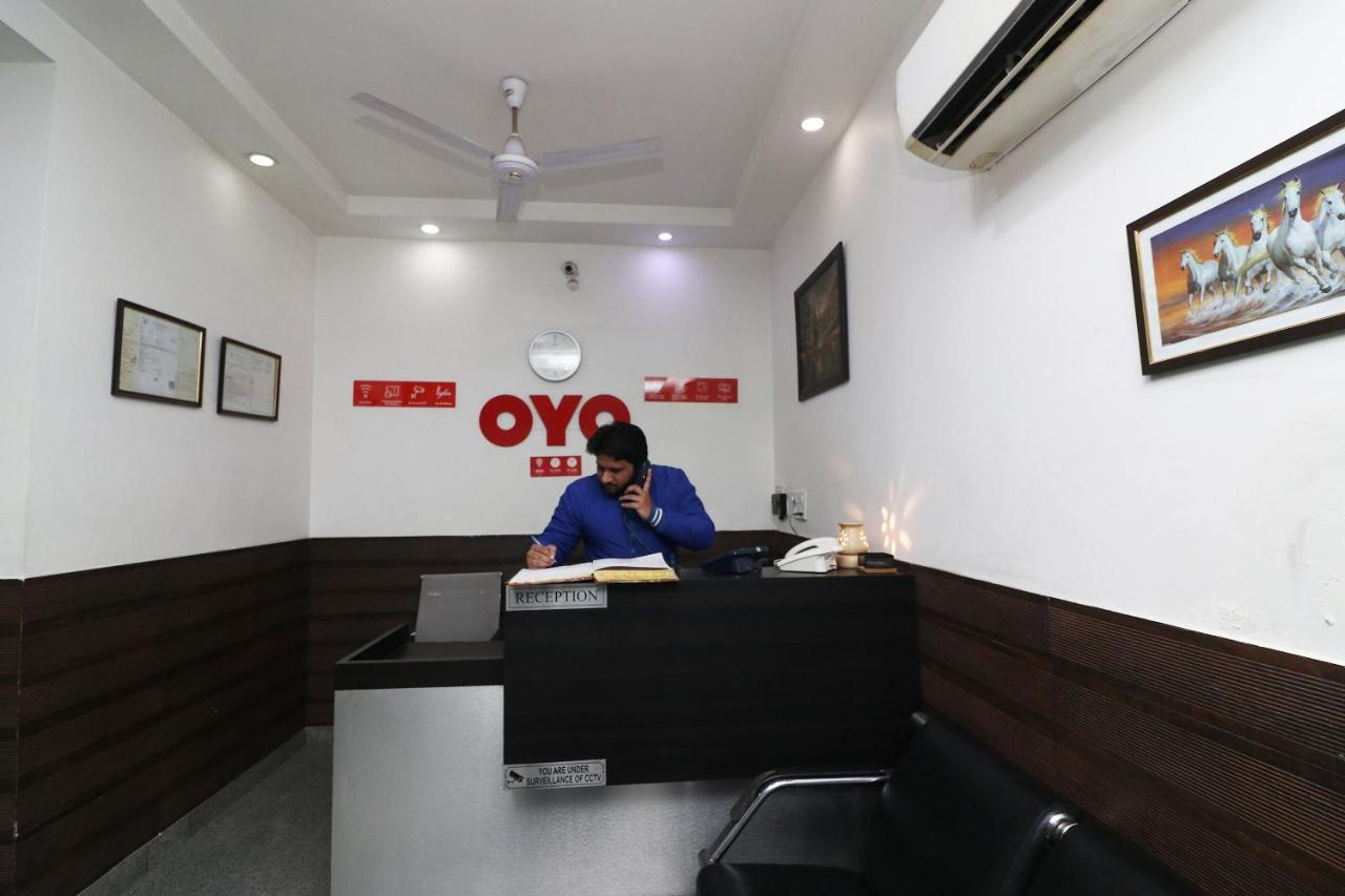 Oyo 18753 Glance Hotel 3*