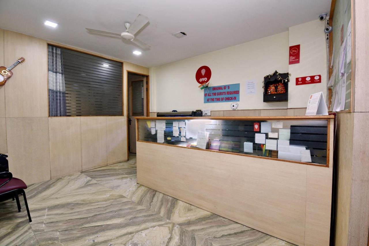 Hotel Oyo 4930 Em Residency New Delhi