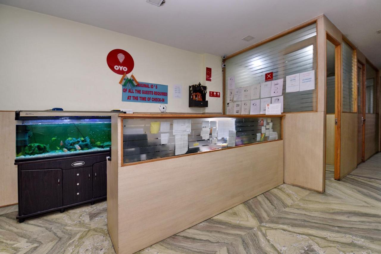 Oyo 4930 Em Residency New Delhi
