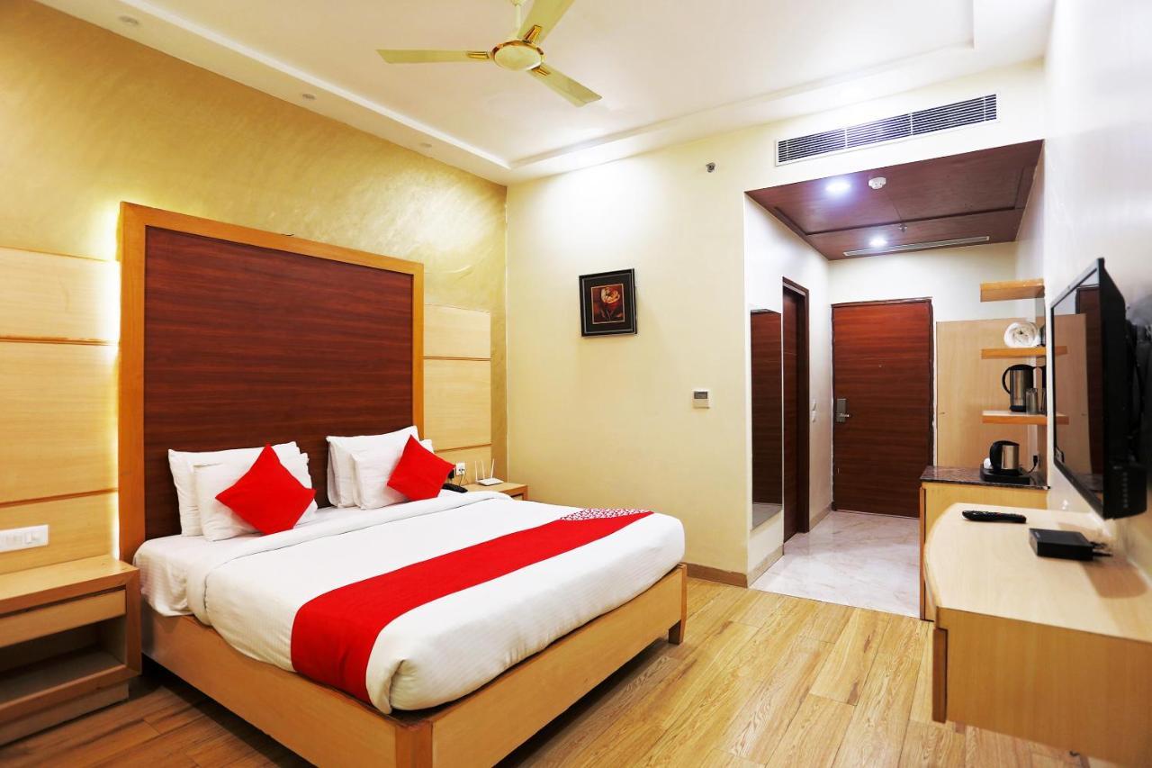 Capital O Green Palms Near Jhilmil Metro Station 3* New Delhi