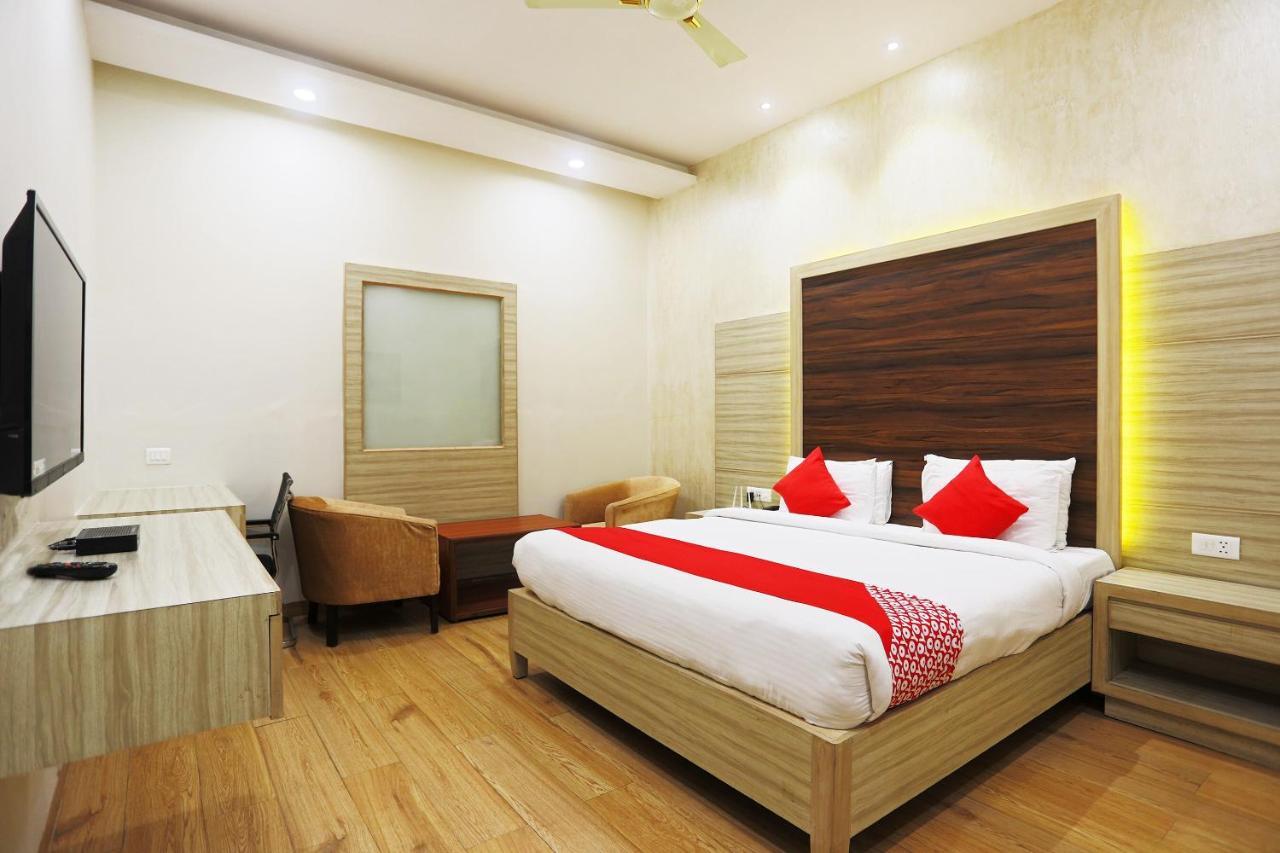 Capital O Green Palms Near Jhilmil Metro Station 3* New Delhi