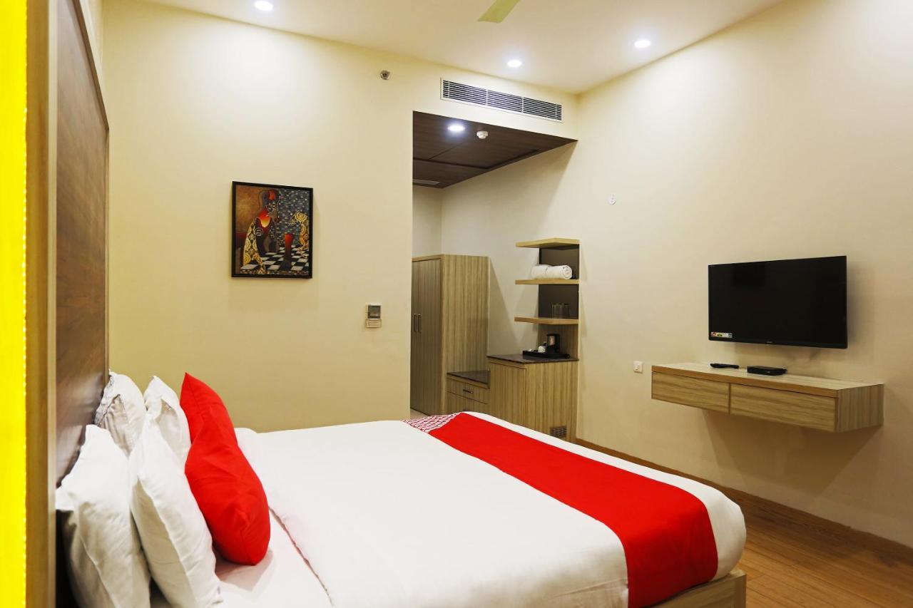 Capital O Green Palms Near Jhilmil Metro Station 3* New Delhi
