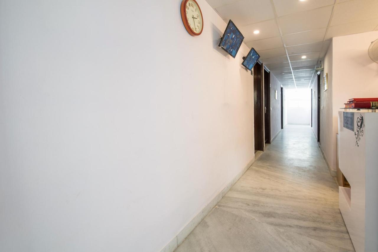 Oyo Manan Residency Near M2k Cinemas Rohini 3* New Delhi