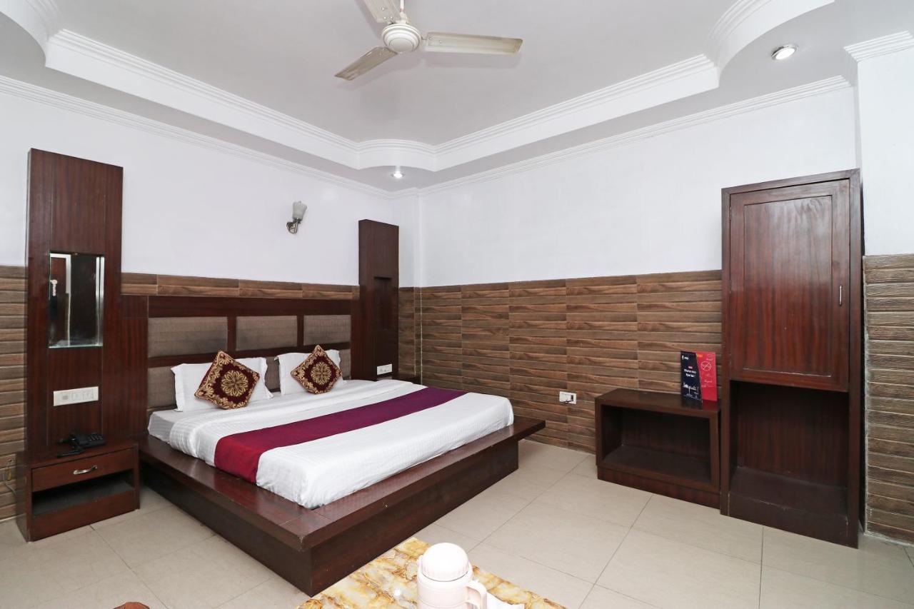 Oyo 6188 Rossette New Delhi