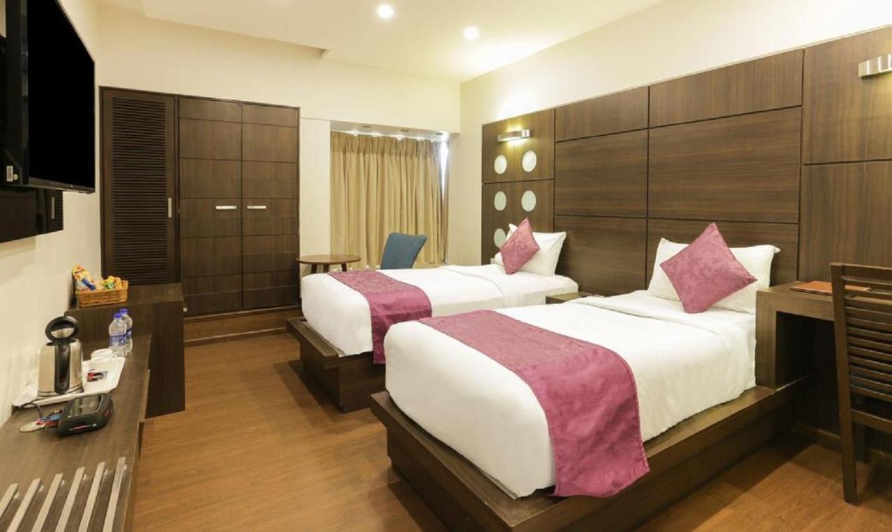 Hotel Airport Square Plaza 3*
