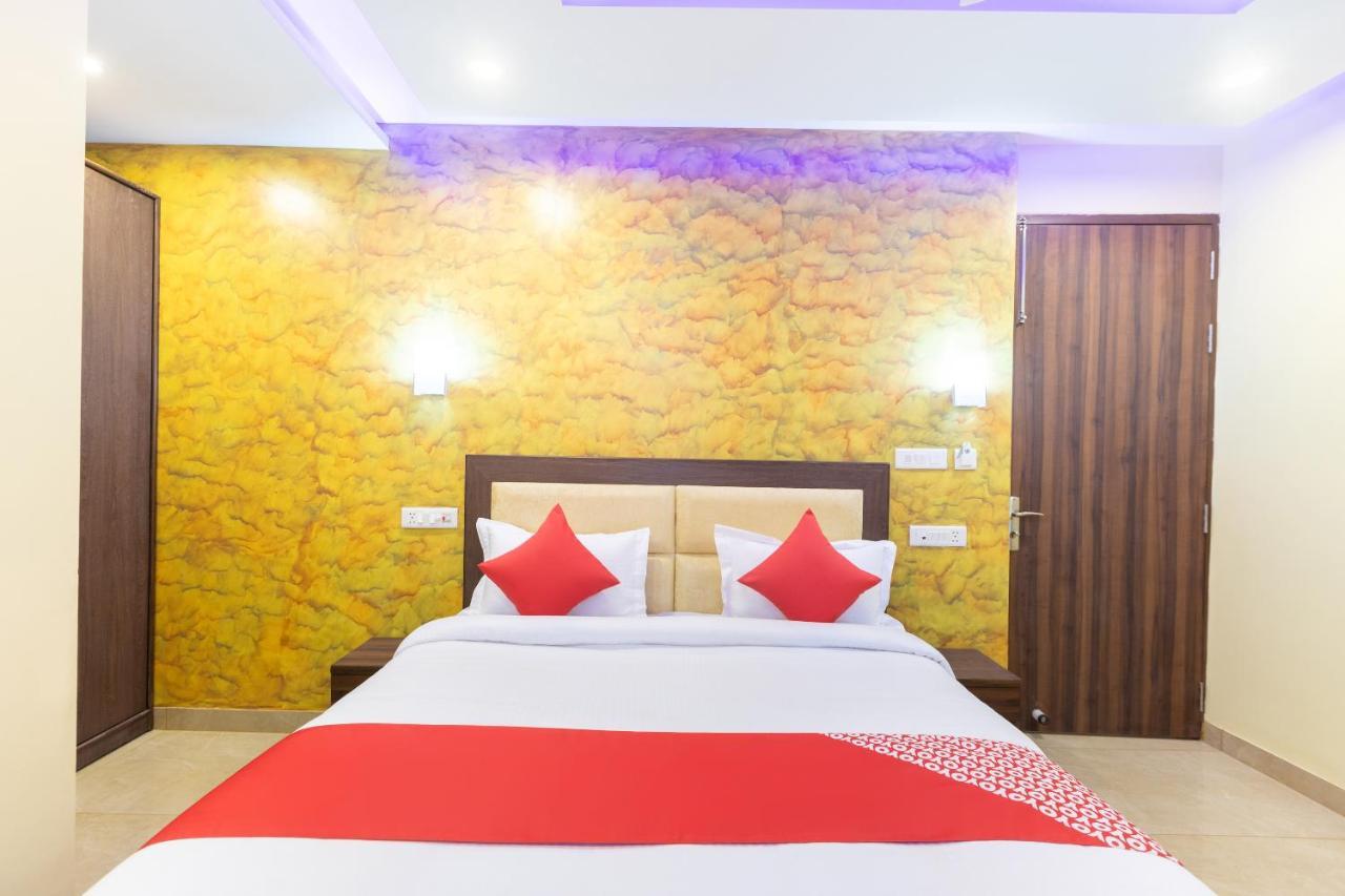 Airport Hotel Redstone Hotel