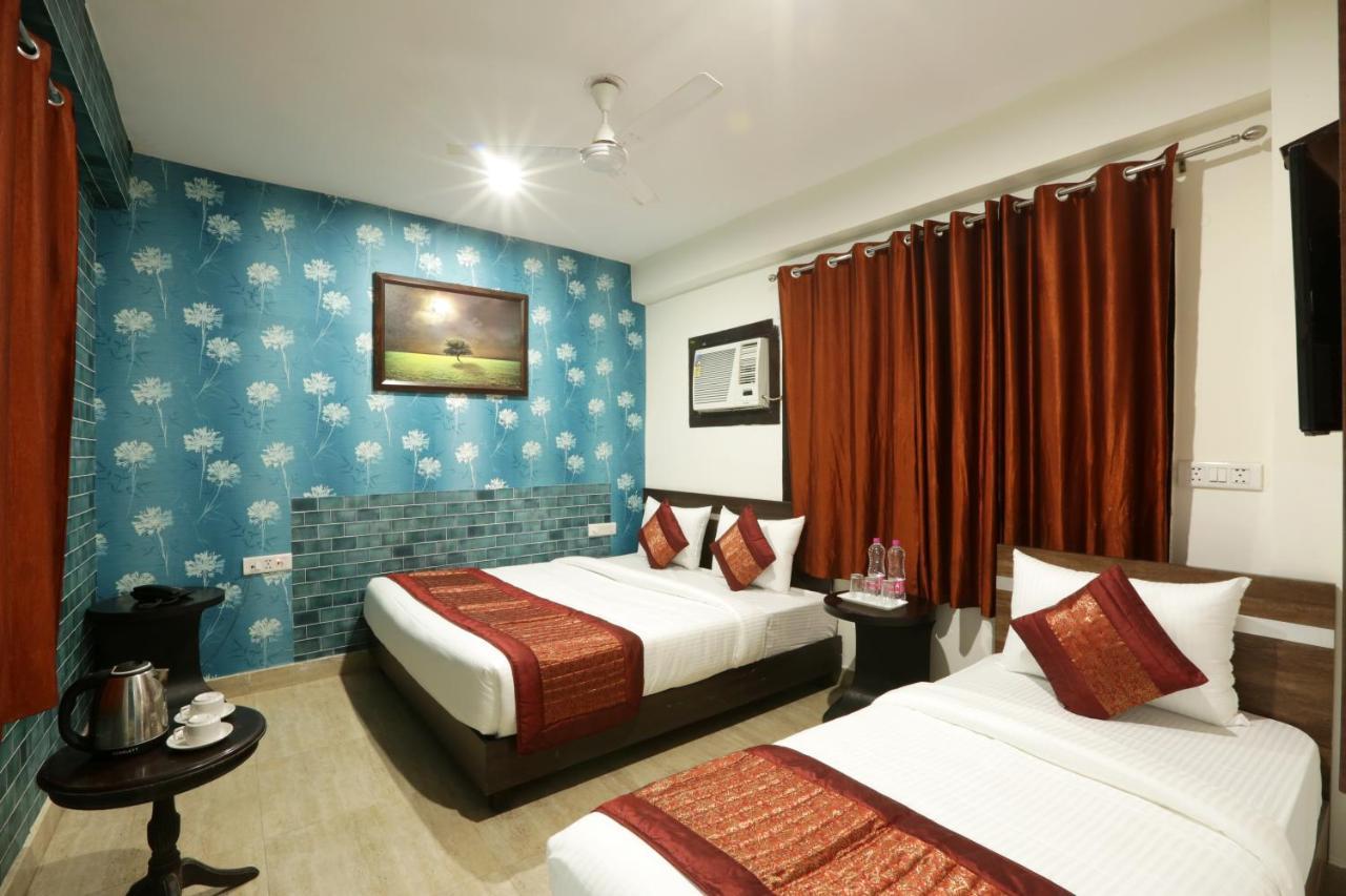 Airport Square Plaza Hotel 3*