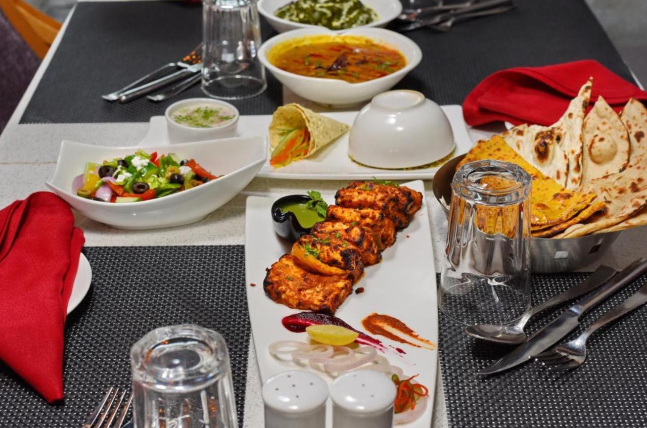 Hotel York Legacy -3 Minutes Walk From Railway Station 'the 5 Star Ambience' Newly Built Nova Deli