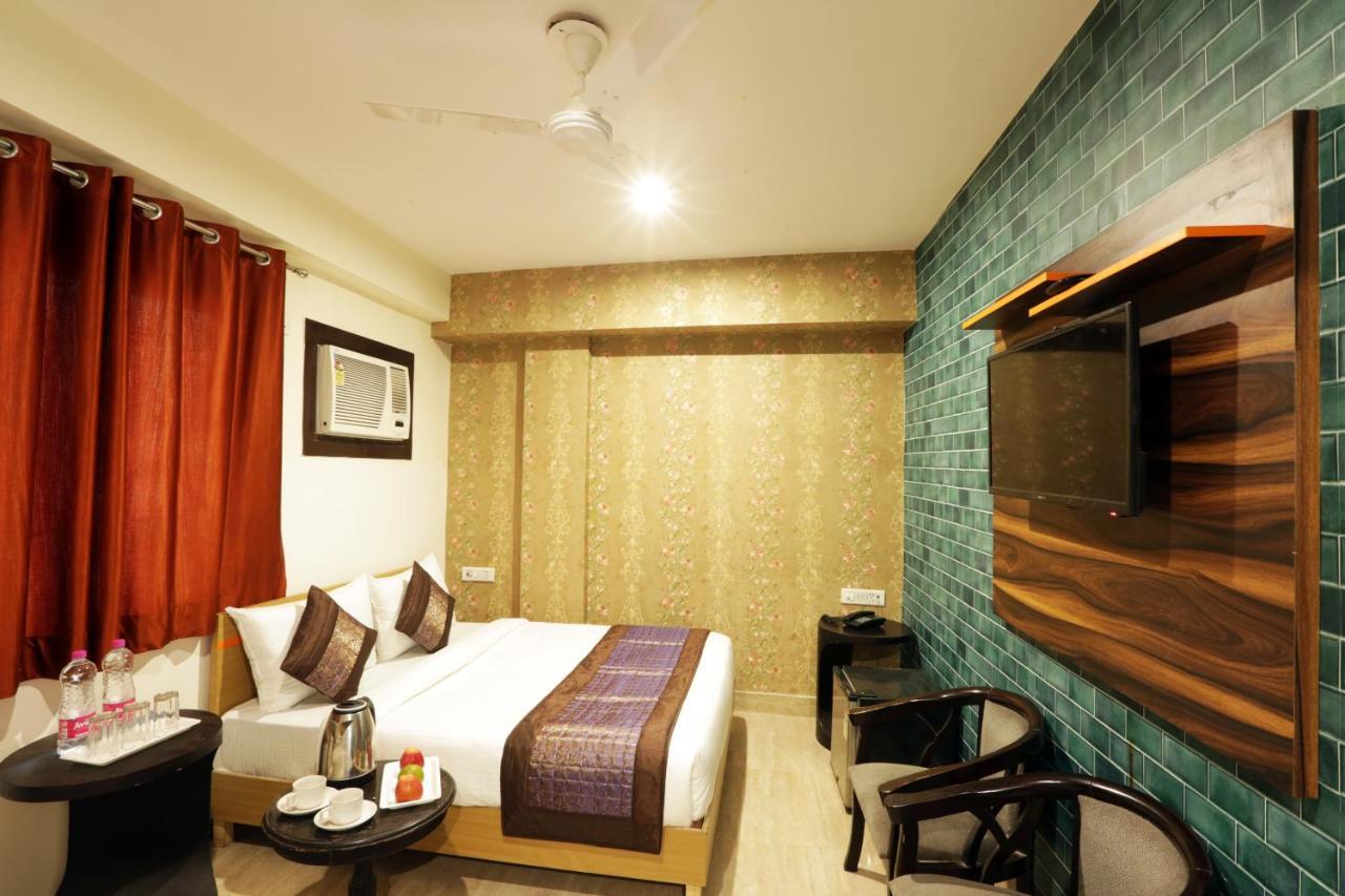Hotel Airport Square Plaza 3*