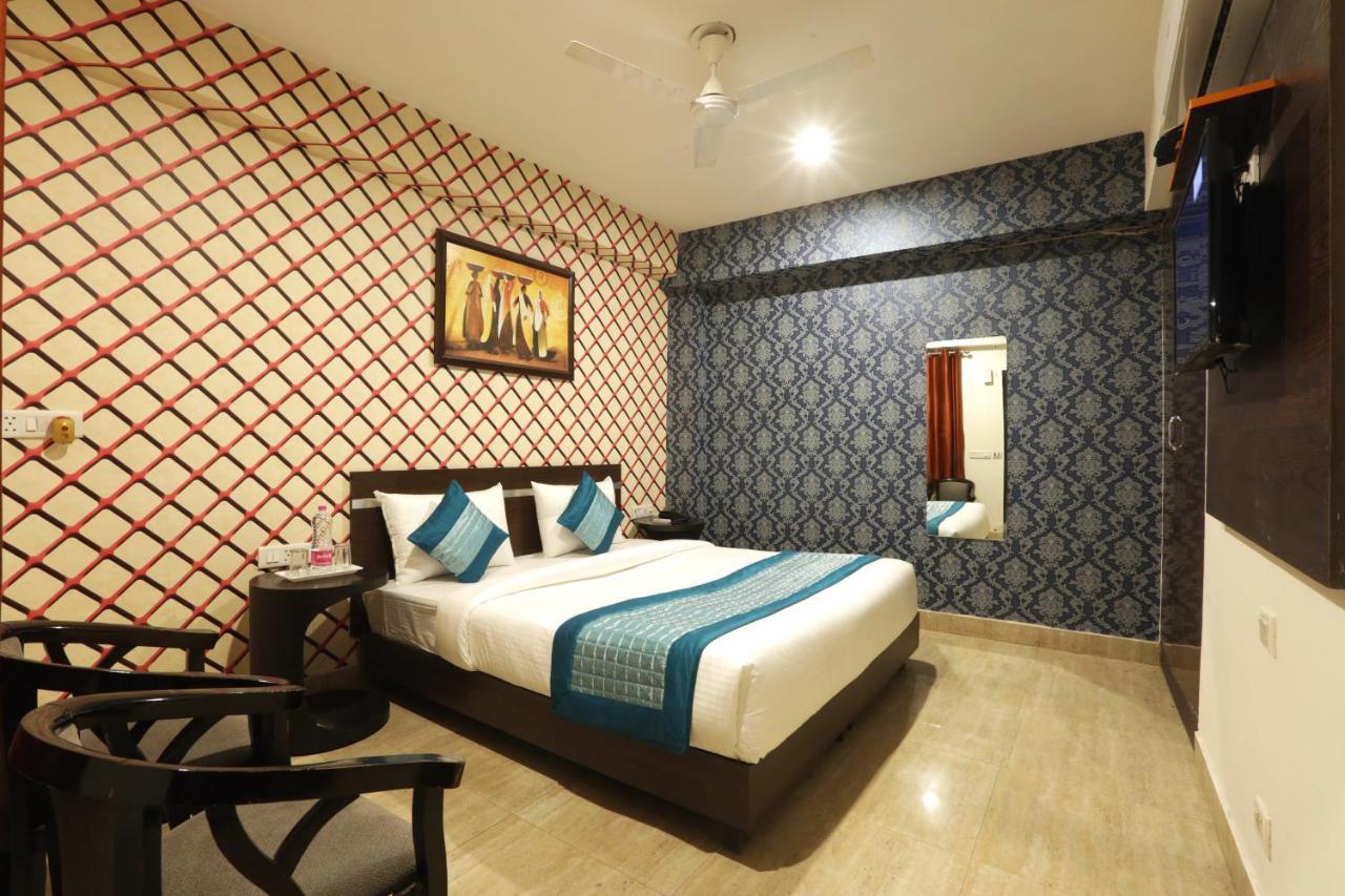 Airport Square Plaza 3*