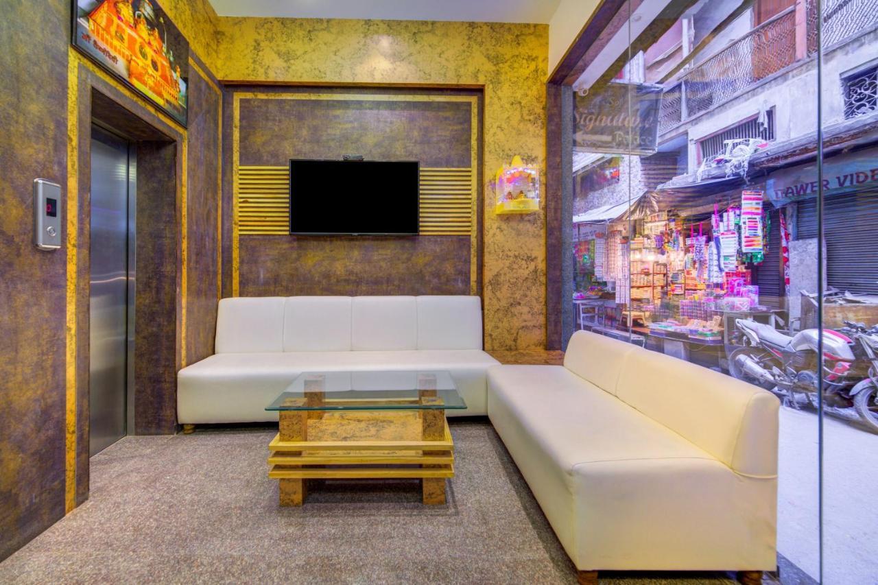 Hotel Vaccinated Staff- Oyo 35385 Signature Palace New Delhi