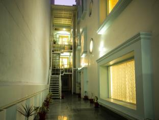 Anara Service - Greater Kailash Part Ii Apartment