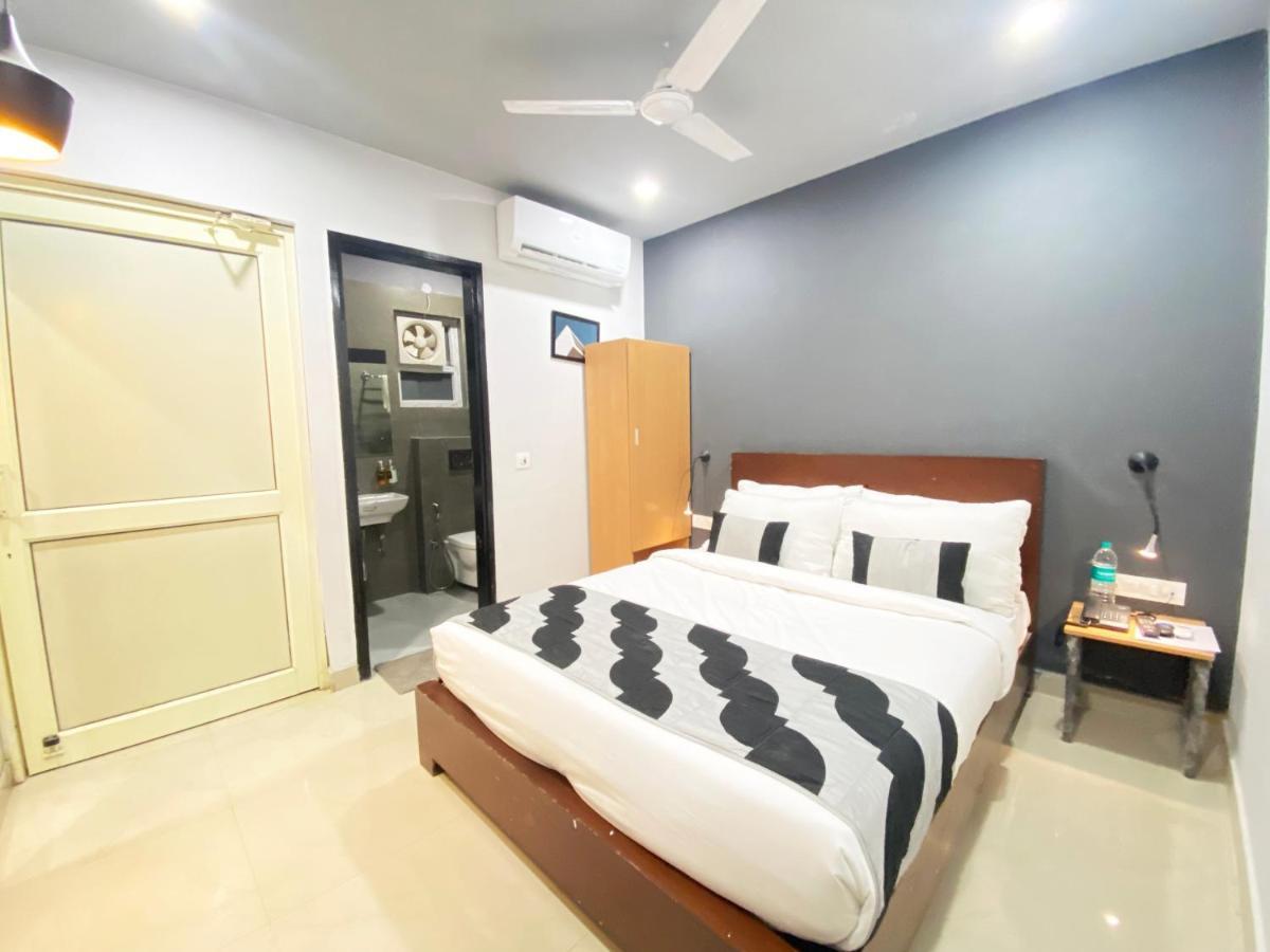 Hotel Orchid Saffron - Local Id Accepted New Delhi