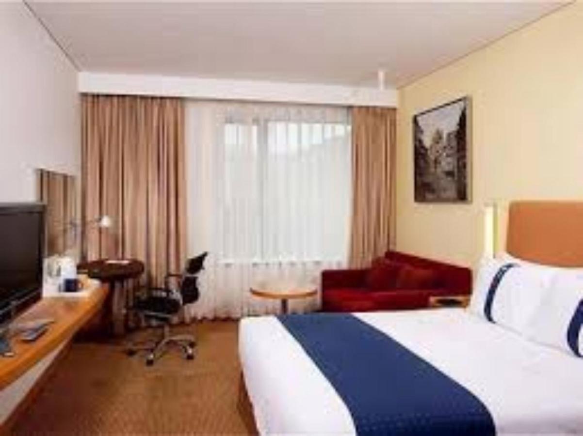R Hotel New Delhi