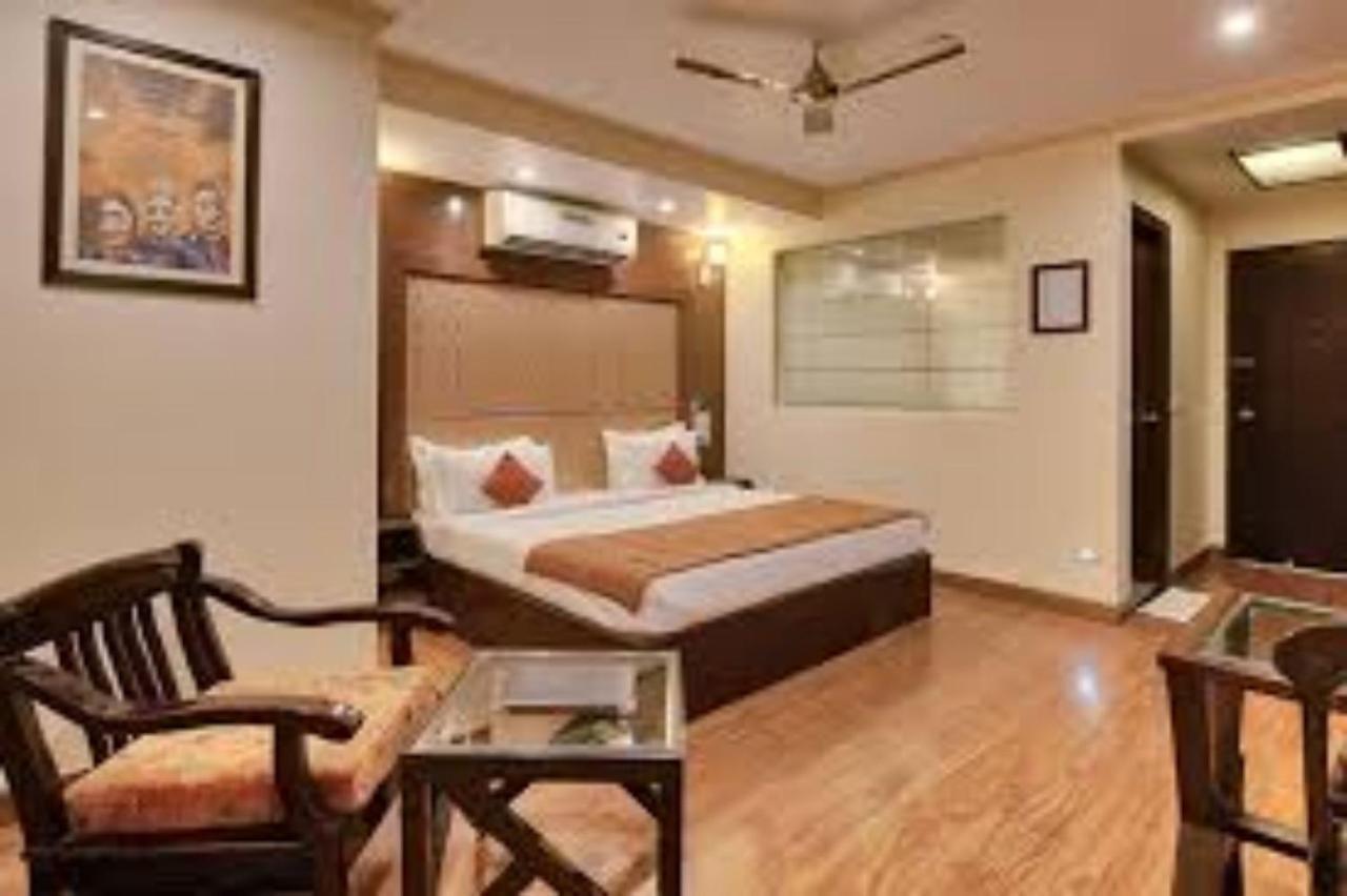 Hotel R New Delhi