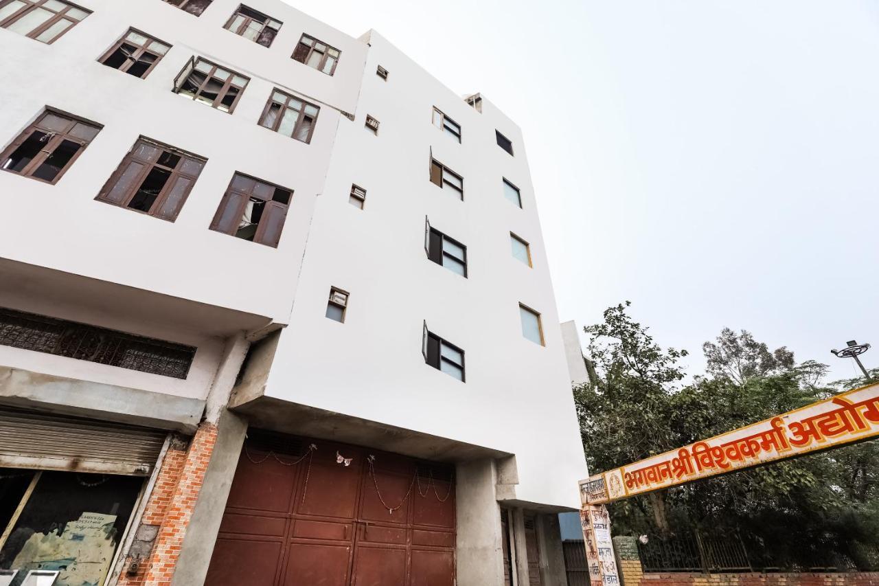 Hotel Oyo Flagship 76030 Ashok Park Metro