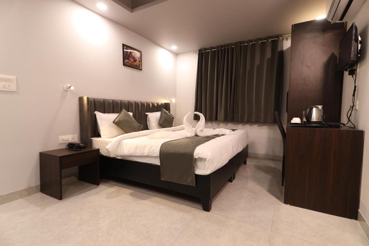 Hotel Nirpra Regency 2*