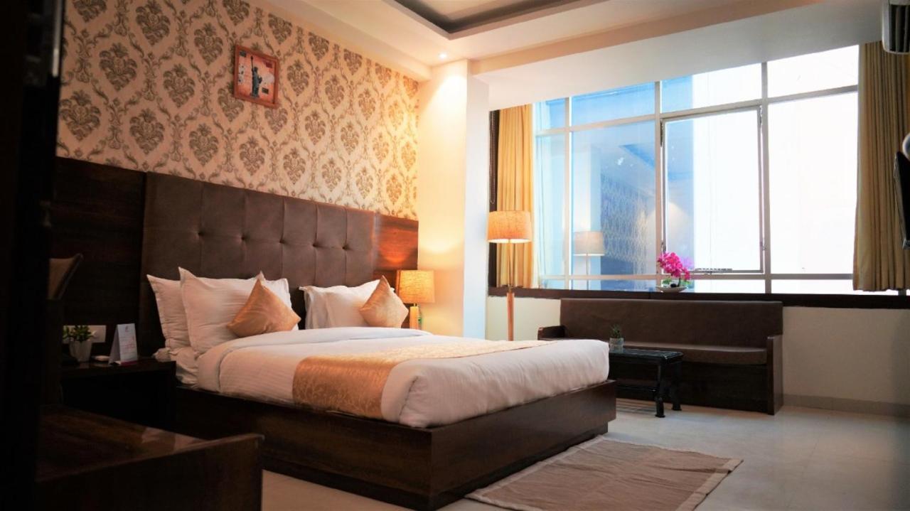 Wp D Pavillon Delhi Airport Hotel