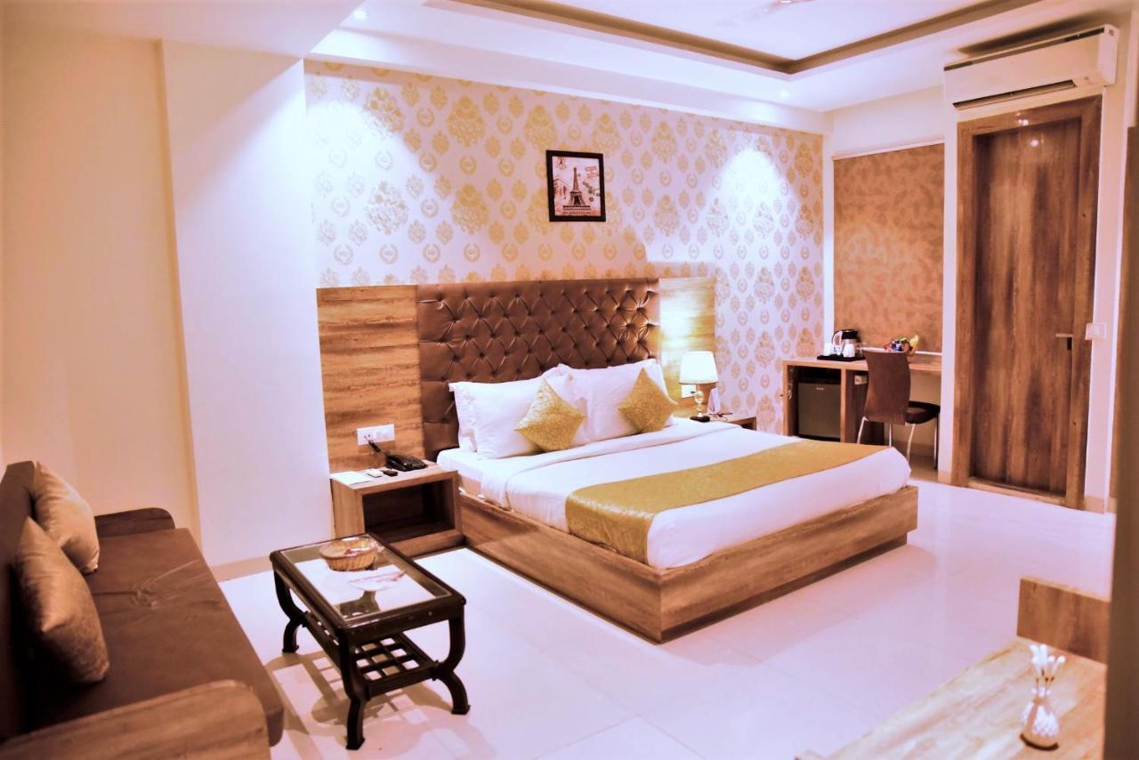 Wp D Pavillon Delhi Airport Hotel 4*
