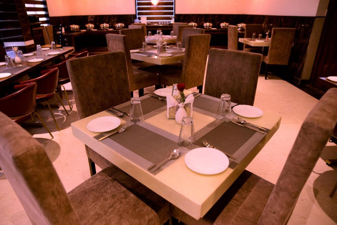 Wp D Pavillon Delhi Airport Hotel 4*
