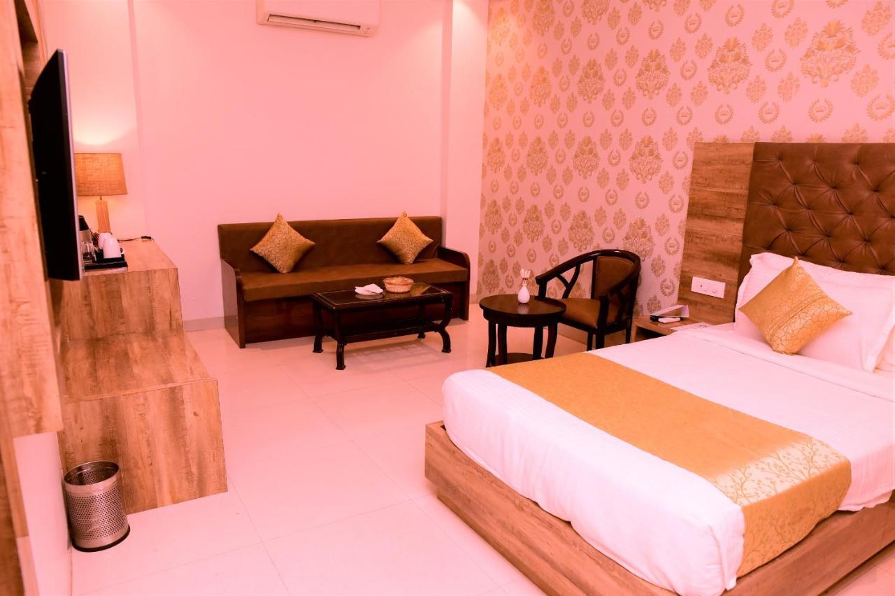 Wp D Pavillon Delhi Airport Hotel 4*