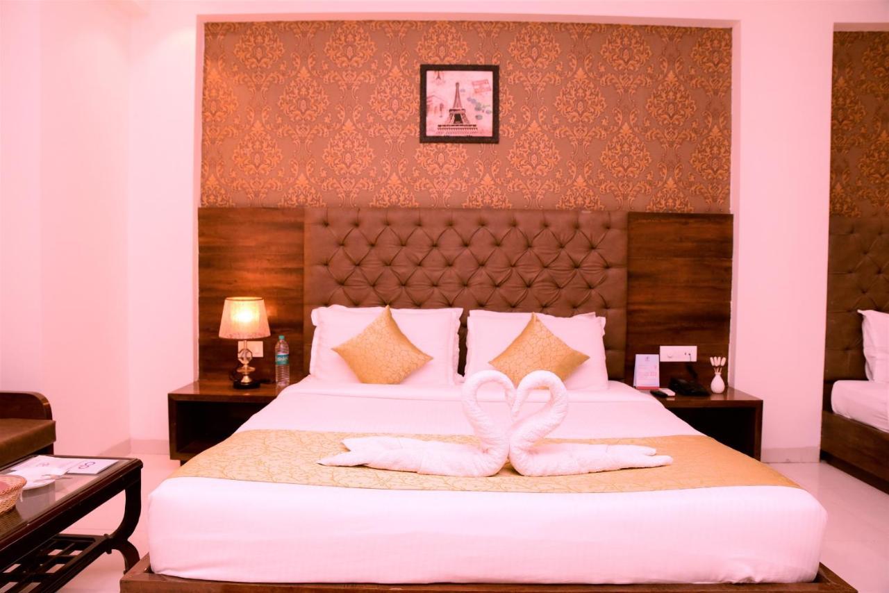 Wp D Pavillon Delhi Airport Hotel