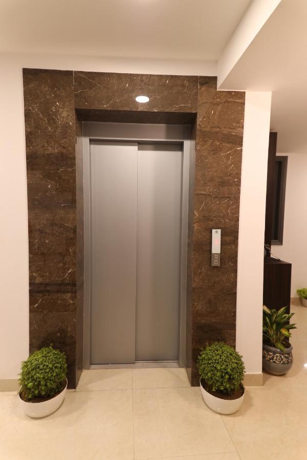 Hotel Nirpra Regency 2*