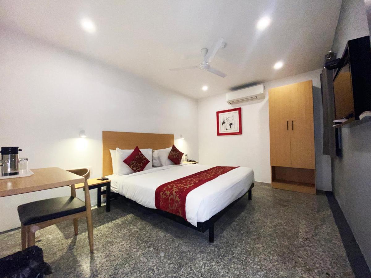 Golden Saffron By Qotel-punjabi Bagh Hotel