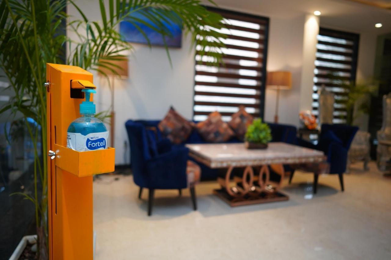 Wp D Pavillon Delhi Airport Hotel