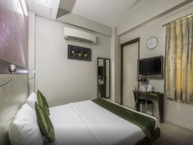 Treebo Rockwell Plaza Hotel 3*