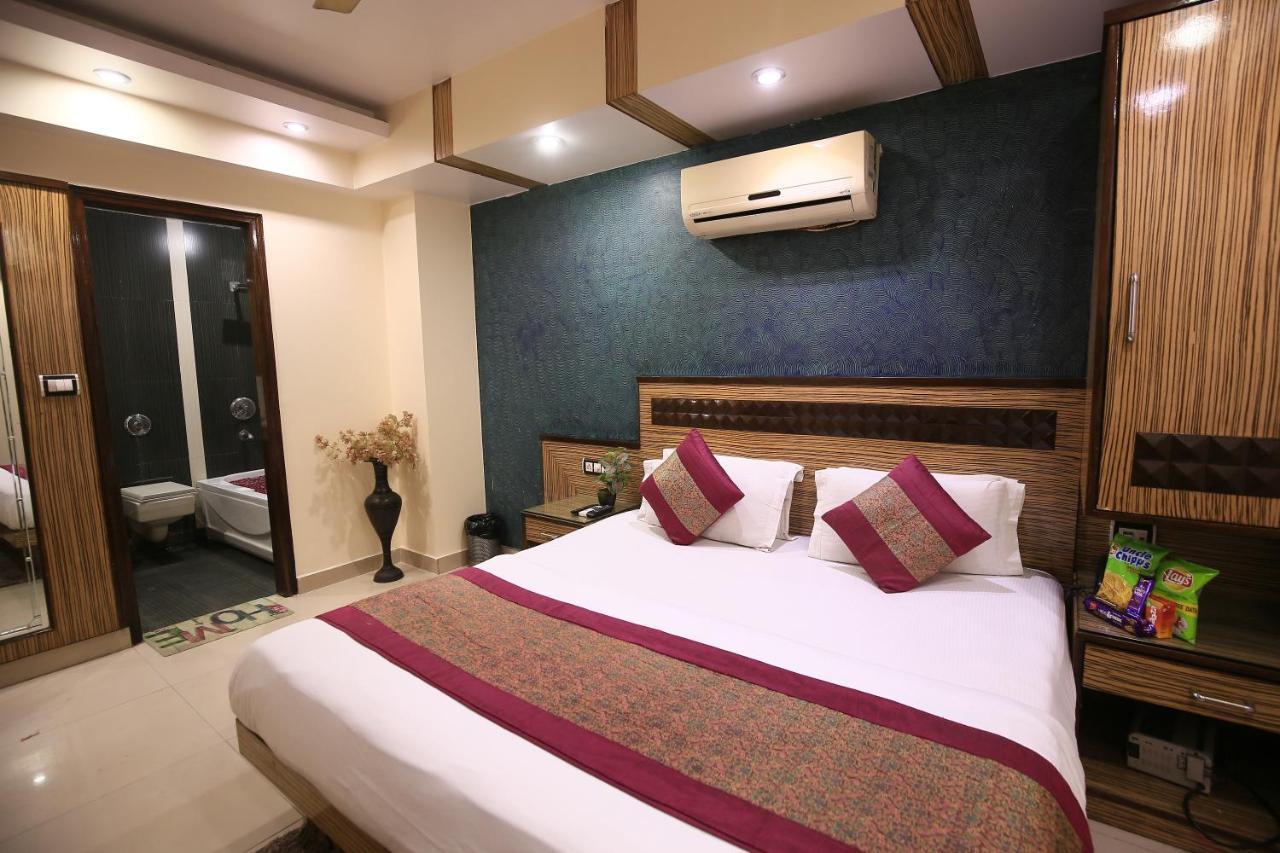 Shivdev International, Near Railway Station Hotel 3*