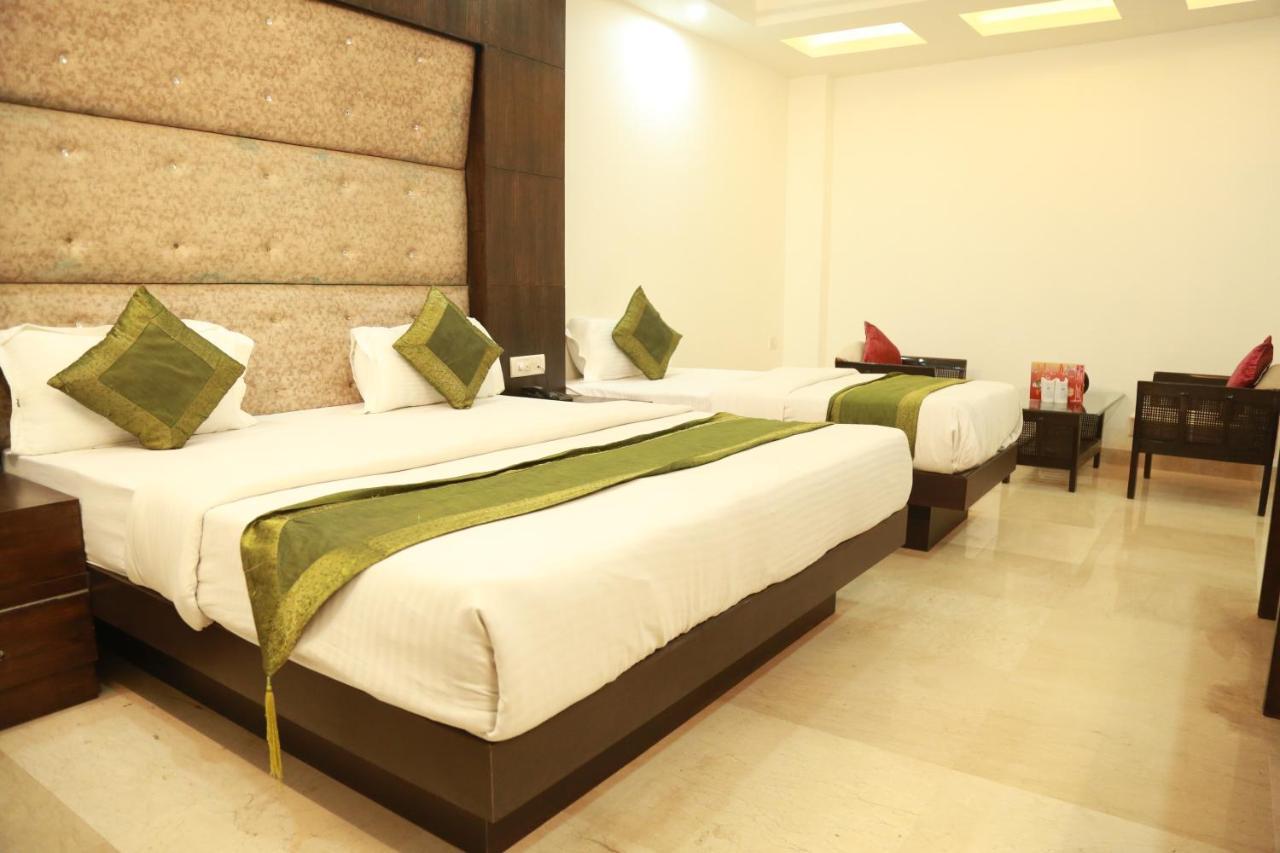 Hotel City Heights 3*