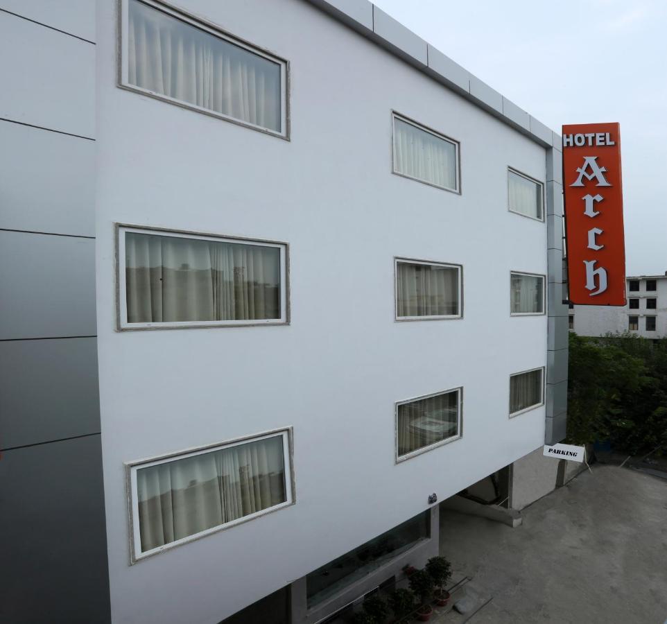 Hotel Arch - Near Aerocity 4*