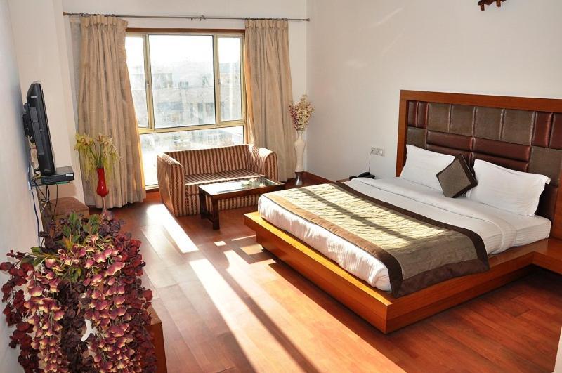 Hari's Court & Hotel 3*