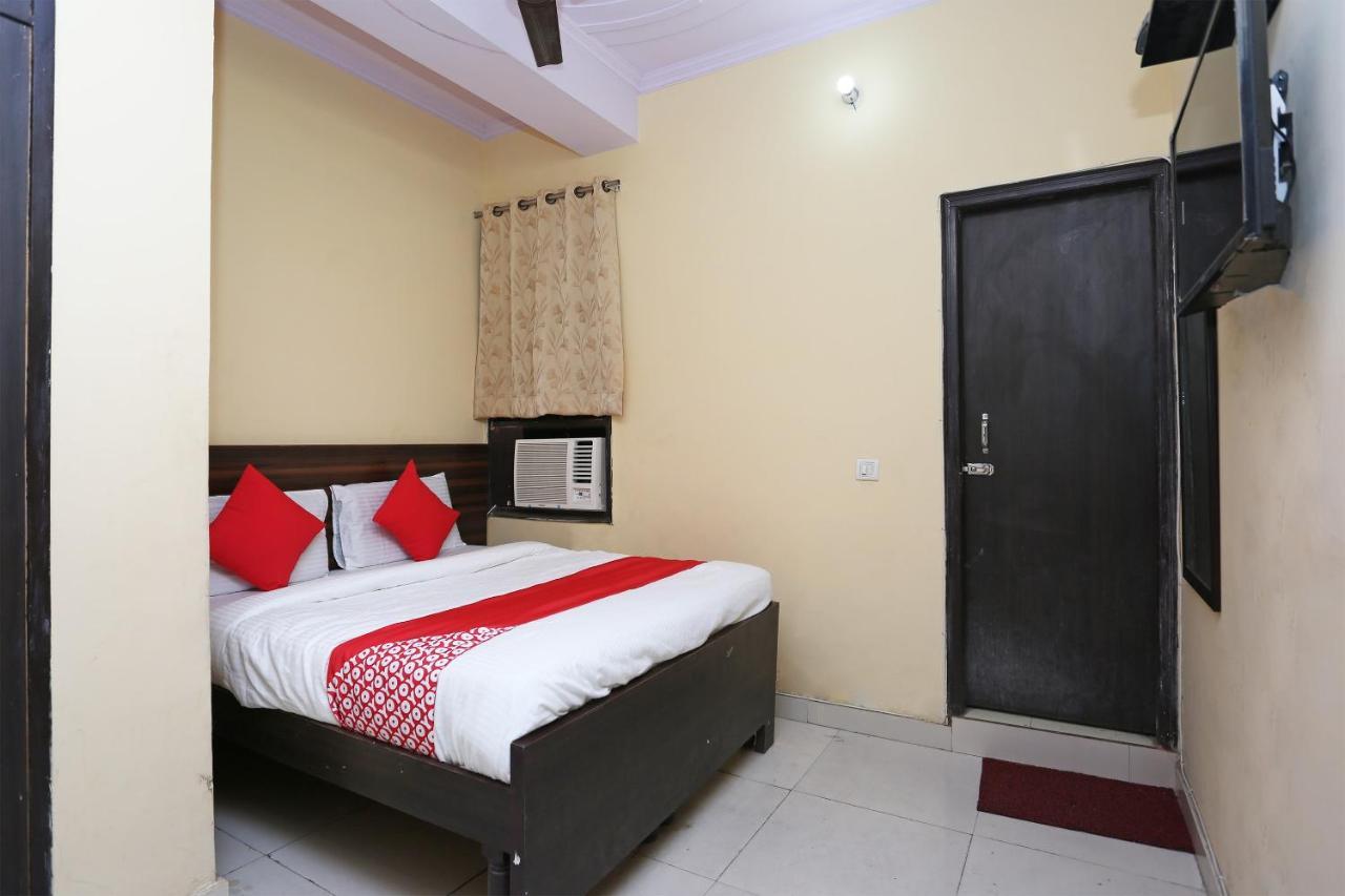 Oyo 37262 Akash Hotel 3*