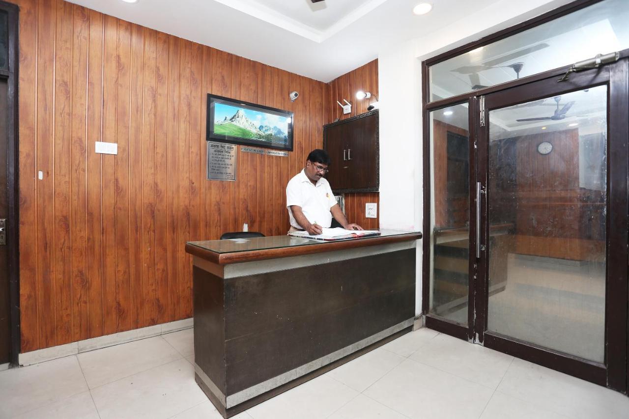 Oyo 37262 Akash Hotel 3*