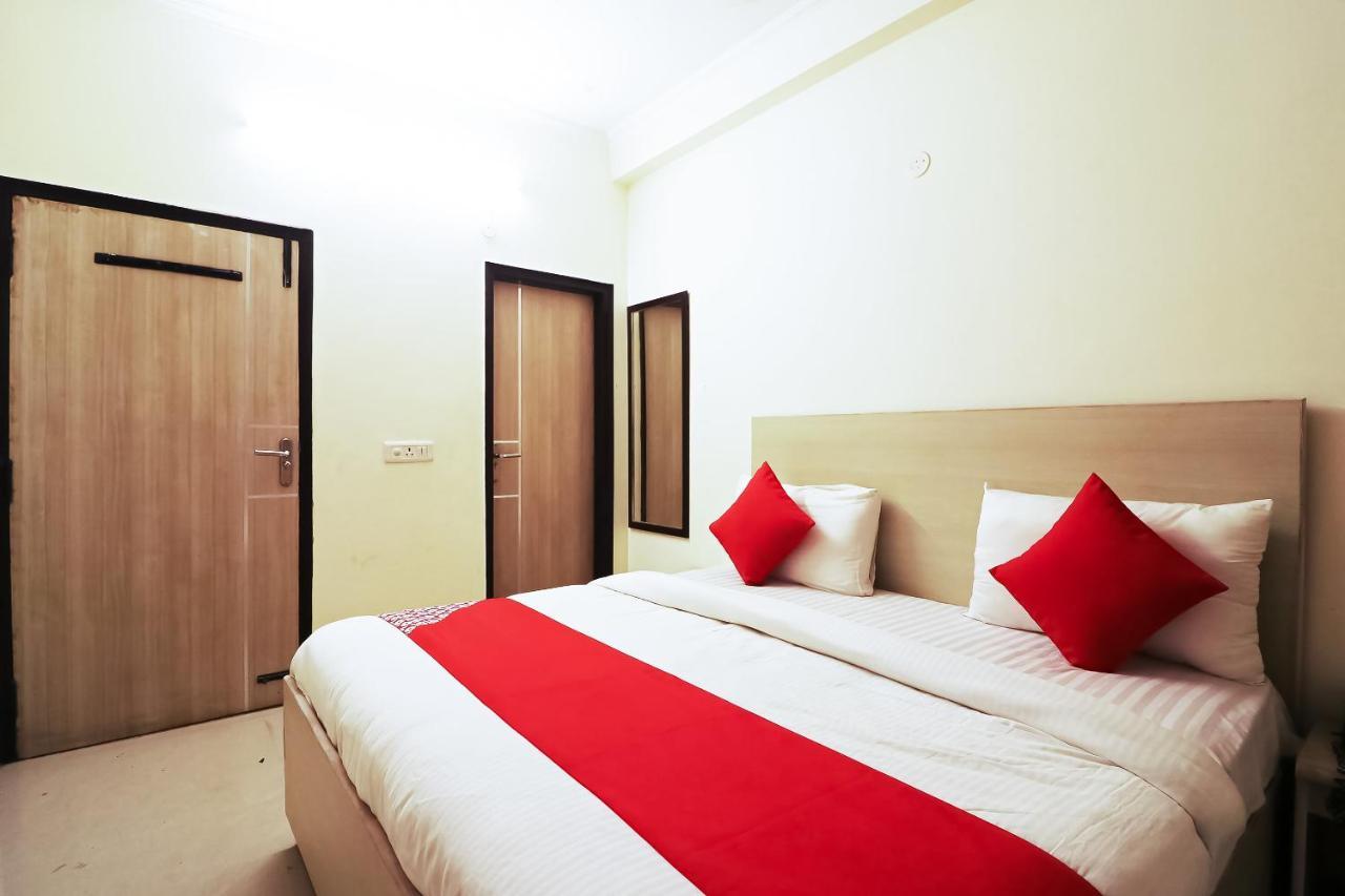 Hotel Oyo 42622 Admiral New Delhi